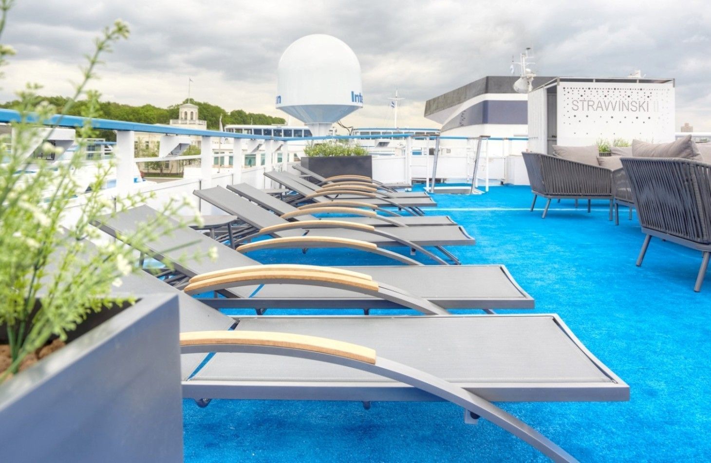 Круиз из Санкт-Петербурга в Москву, теплоход "Игорь Стравинский"