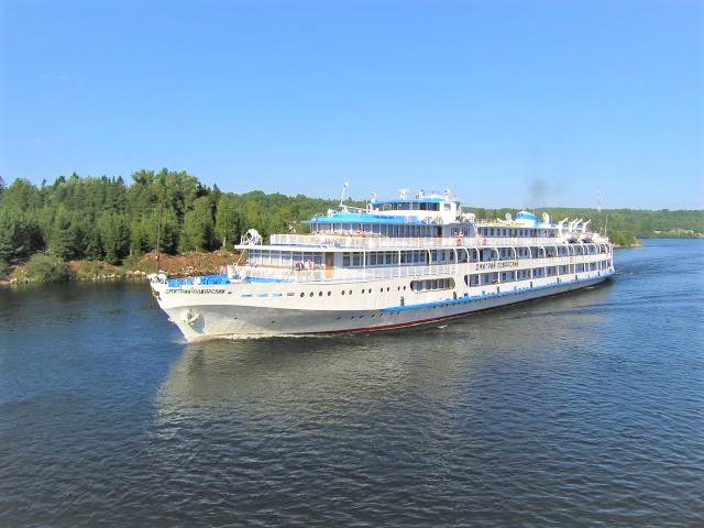 Круиз "Чебоксары - Козьмодемьянск - Нижний Новгород - Чкаловск - Кострома - Ярославль - Коприно - Череповец - Горицы - Кижи - Мандроги - Старая Ладога - Санкт-Петербург (2 дня) - Валаам - Лодейное Поле - Свирьстрой - Ирма - Череповец - Ярославль - Кострома - Нижний Новгород - Чебоксары", теплоход "Дмитрий Пожарский"