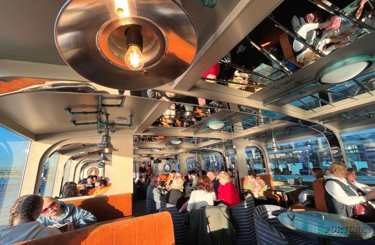 Джаз под разводными мостами на теплоходе Koryushka