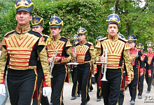 Праздник фонтанов в Петергофе