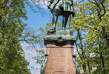 Экскурсия в Кронштадт. Памятник Петру I в Петровском парке